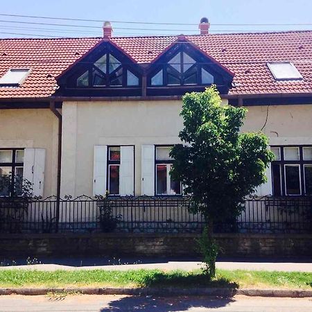 Horváth Apartmanház Kaposvar Ngoại thất bức ảnh